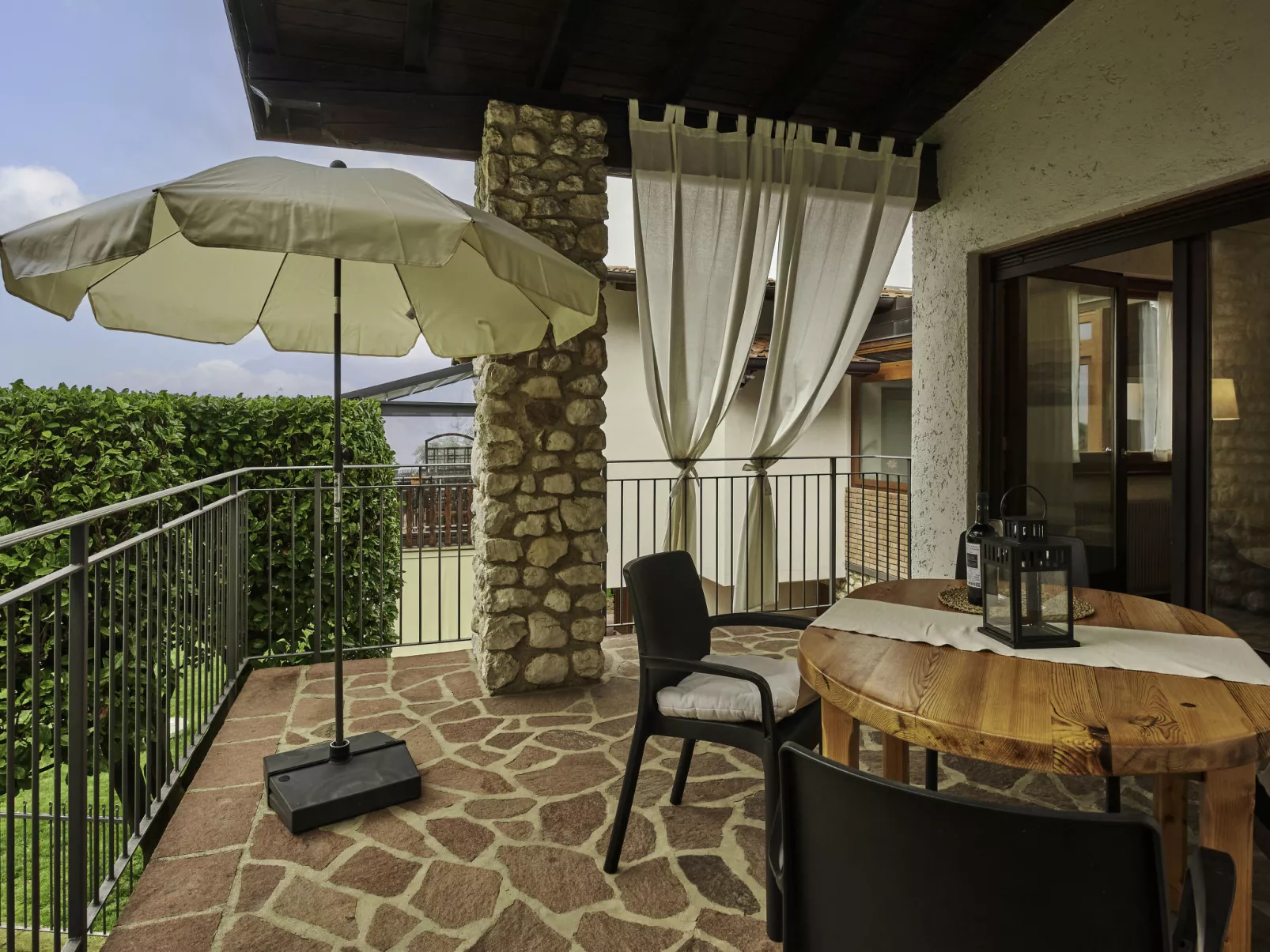 Rocchetta-Outside