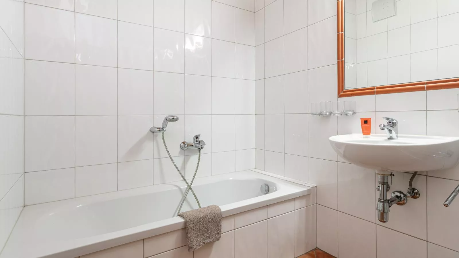 Schweizerhof Apfelrose-Bathroom