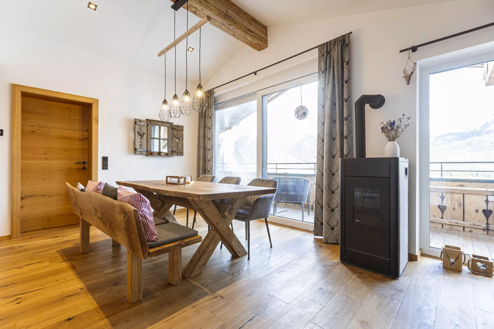 Zugspitz Suites Lermoos 8-Living room