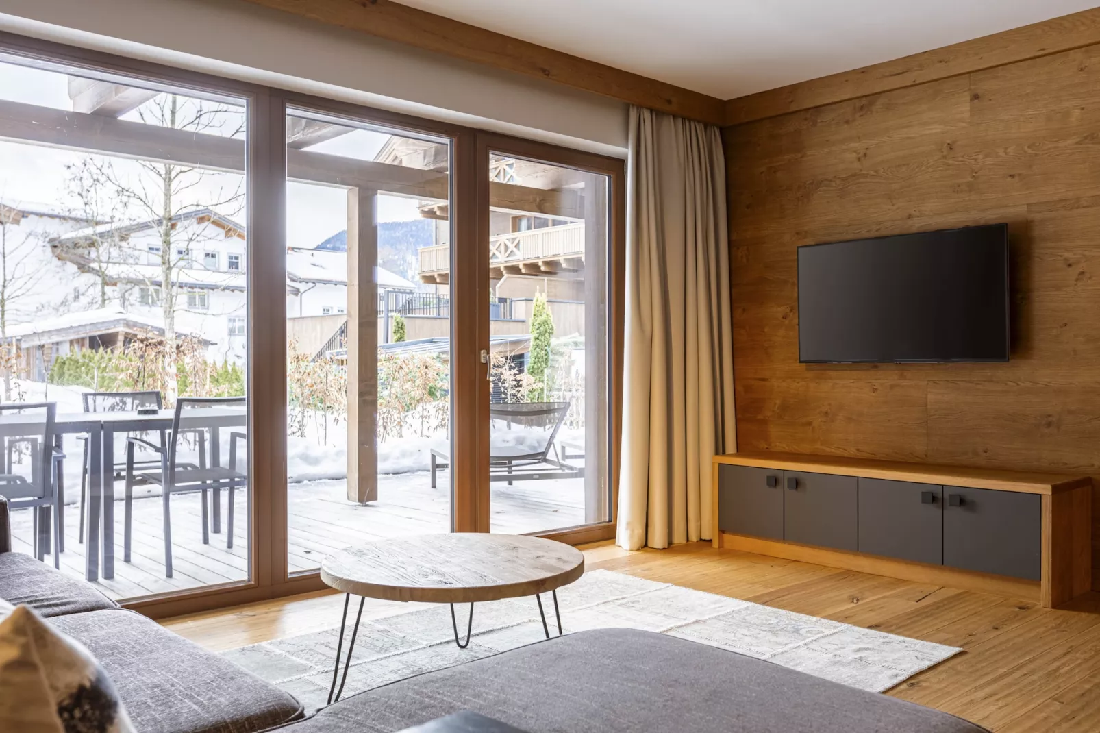 Bergresort Zugspitze Ehrwald 03-Living room