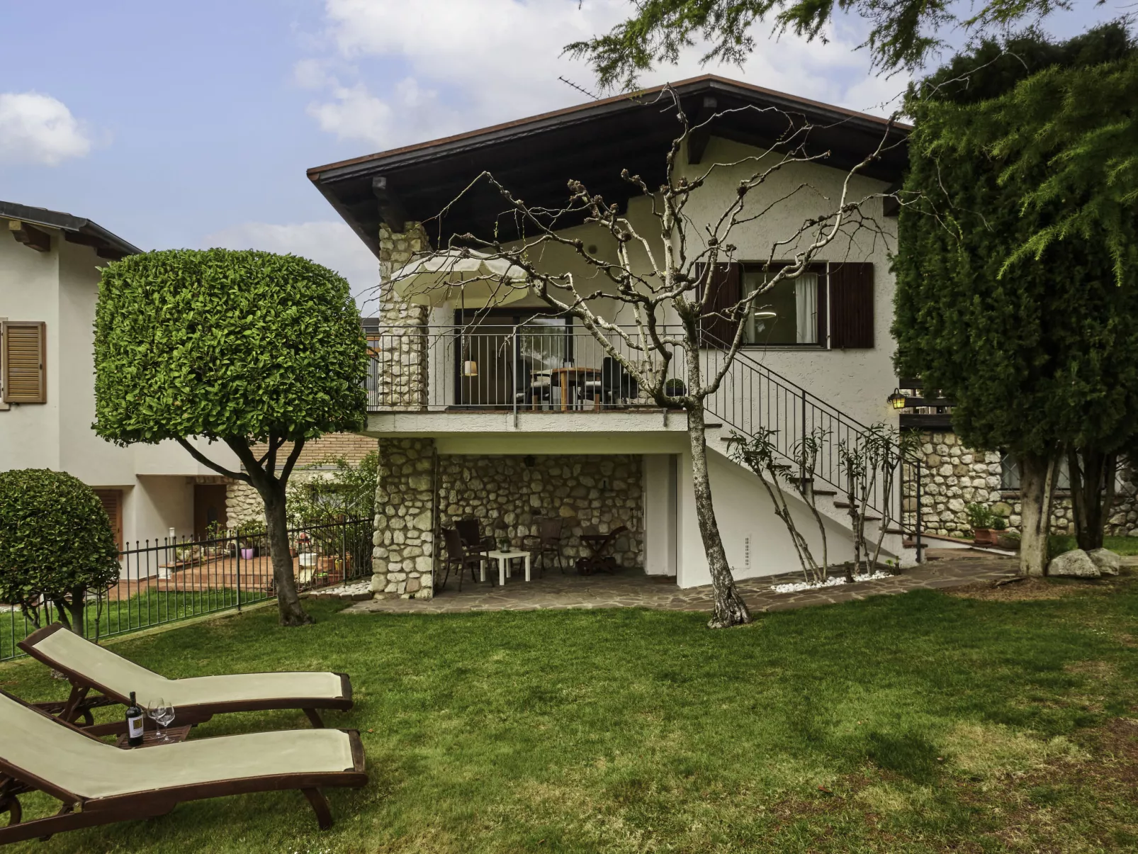 Rocchetta-Outside