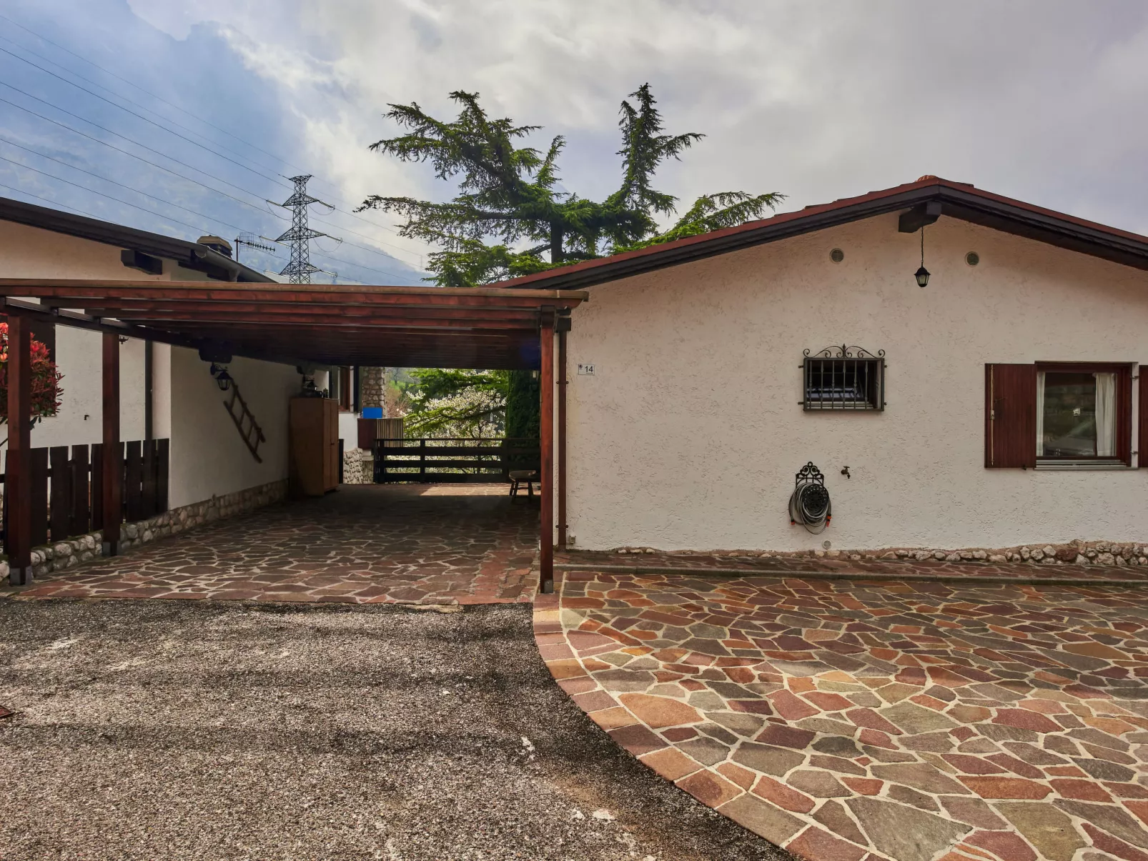 Rocchetta-Outside