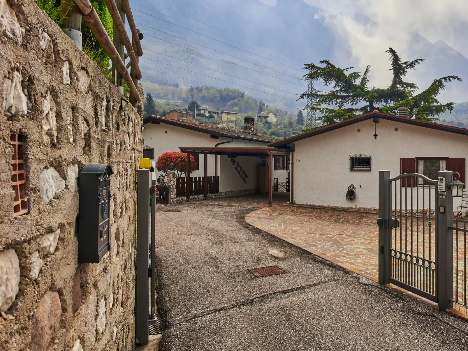 Rocchetta-Inside