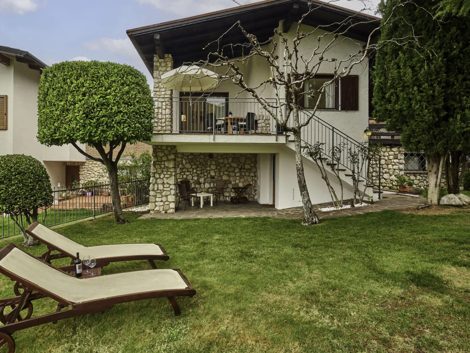 Rocchetta-Outside