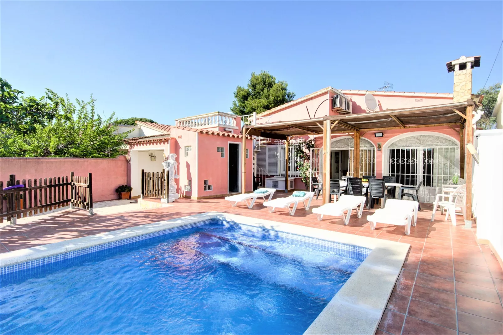 VILLA REQUESENS 139 B Empuriabrava-Exterior summer
