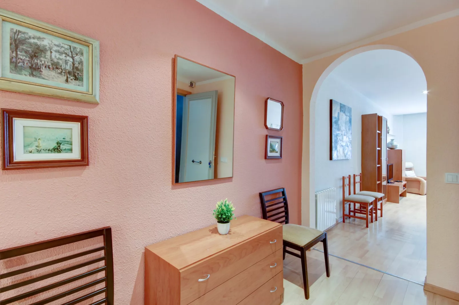 P.C. LLEVANT 3 1 Roses-Reception hall
