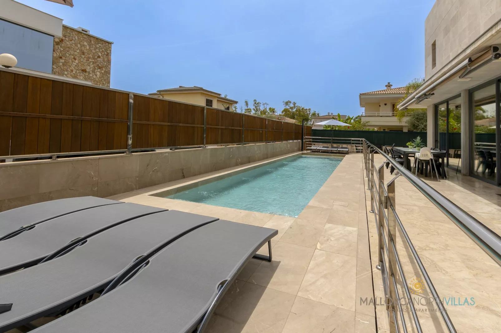 VILLA IOLA IDEAL PARA FAMILIAS A 150M DE LA PLAYA-Pool