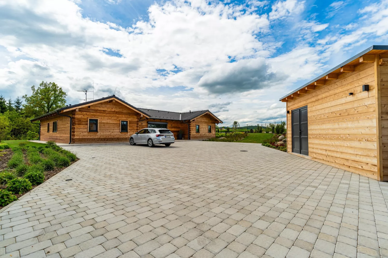 Smetanova Lhota  JSP029-Exterior summer