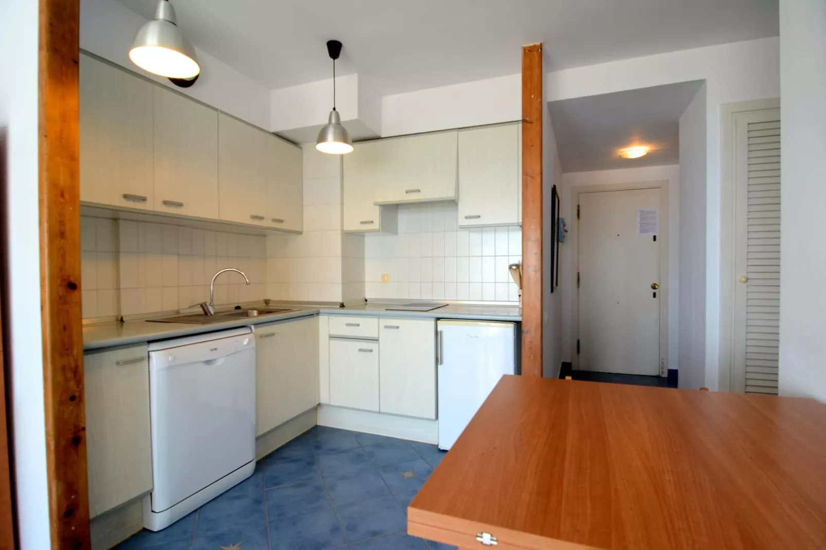 MANUREVA VII 2-A-Kitchen