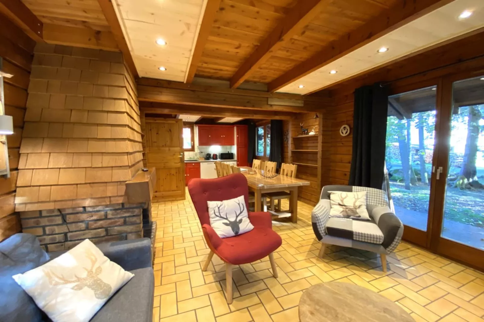 LE RENNE  Chalet en bois au calme avec SPA Jacuzzi-Salon