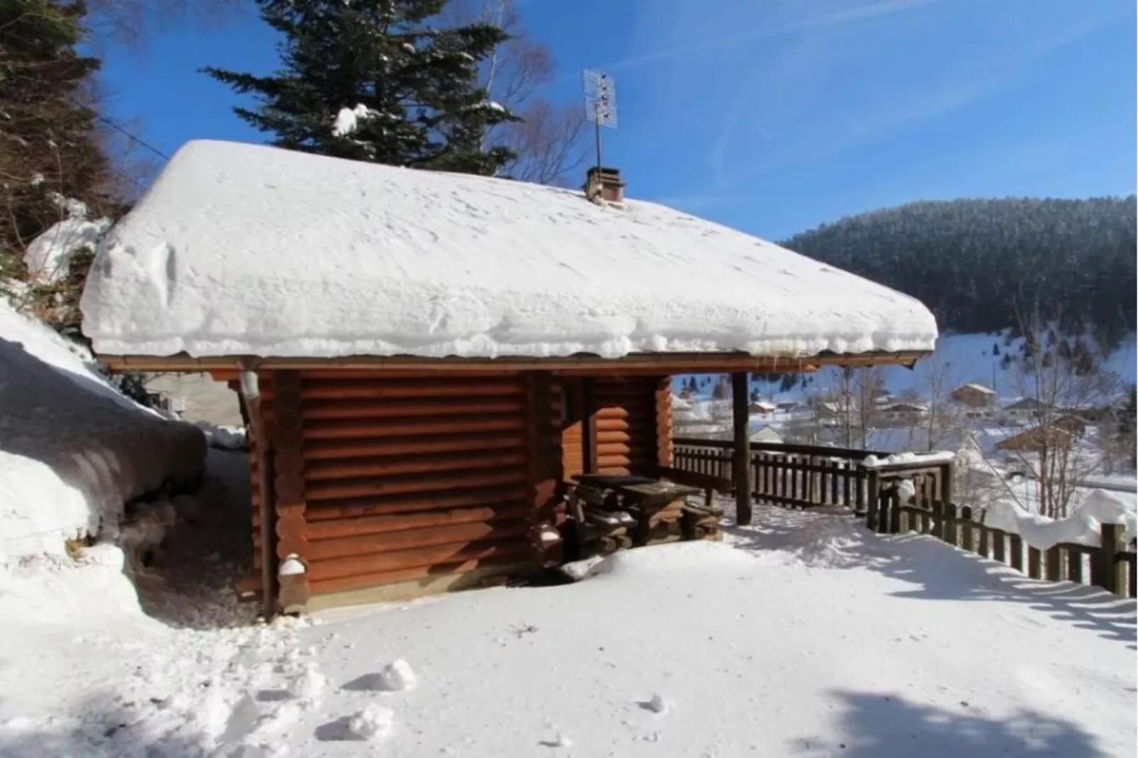 LE GRAND CERF  Chalet en rondins avec SPA Jacuzzi-Außenbereich