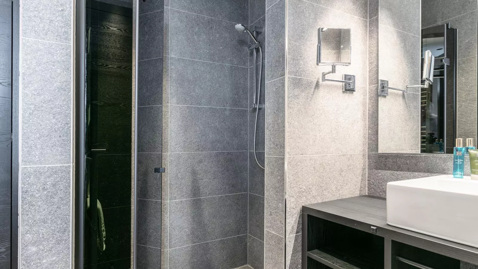 Adult Only Paznaun Suite-Bathroom