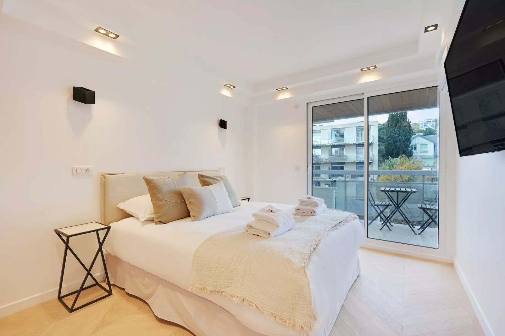AB-14-MERLIN-Bedroom