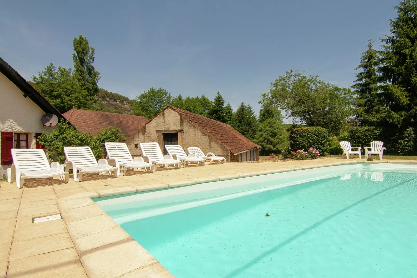 Demie-Schwimmbad