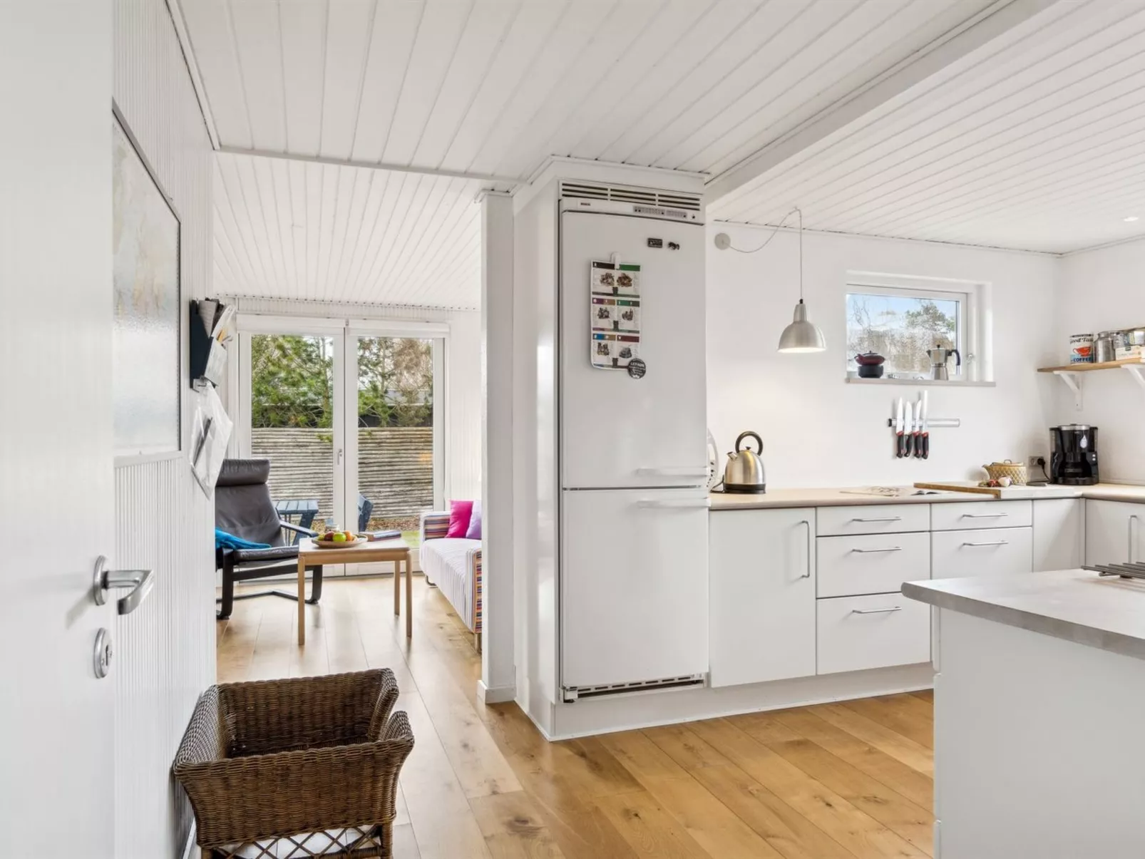 "Riki" - 100m from the sea-Inside