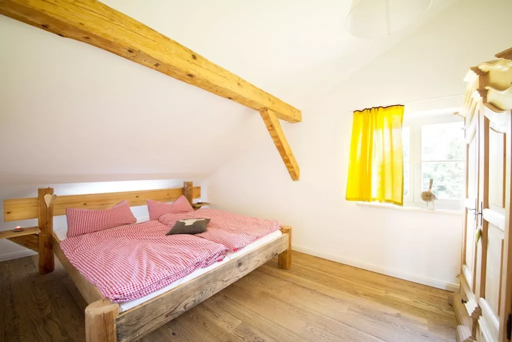 87166-Bedroom