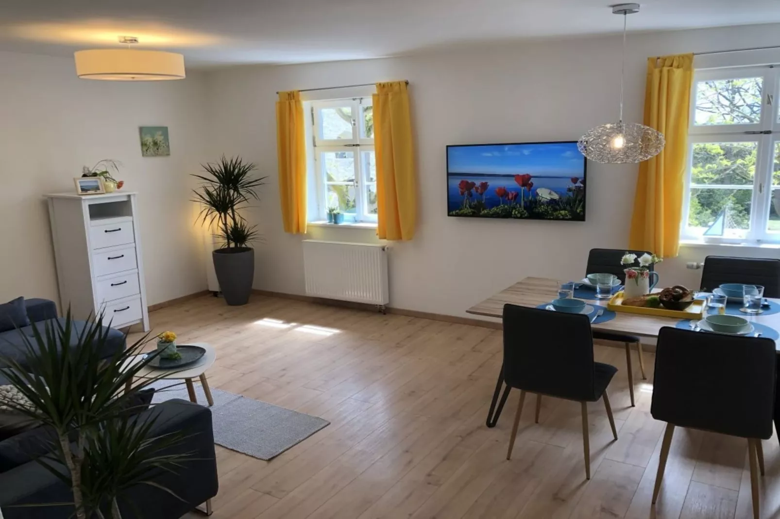 274649-Esszimmer