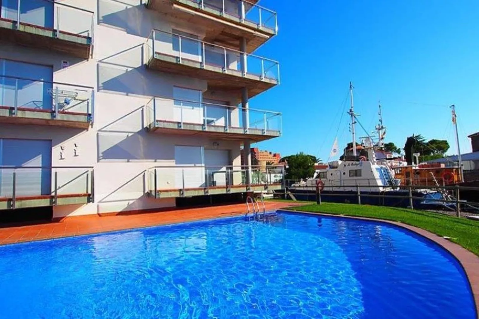 MARINES GARBI  2 8 Roses-Exterior summer