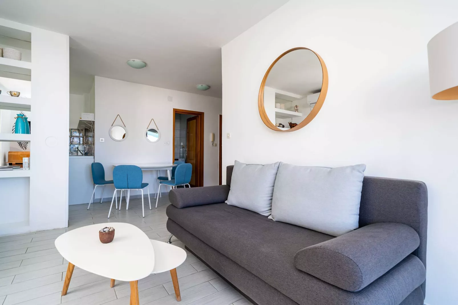 Apartment Radovan - One-Bedroom Apartment with Balcony and Sea View-Wohnzimmer
