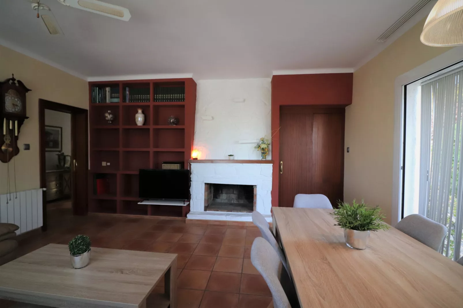 VILLA PARMENIDES Roses-Salle à manger