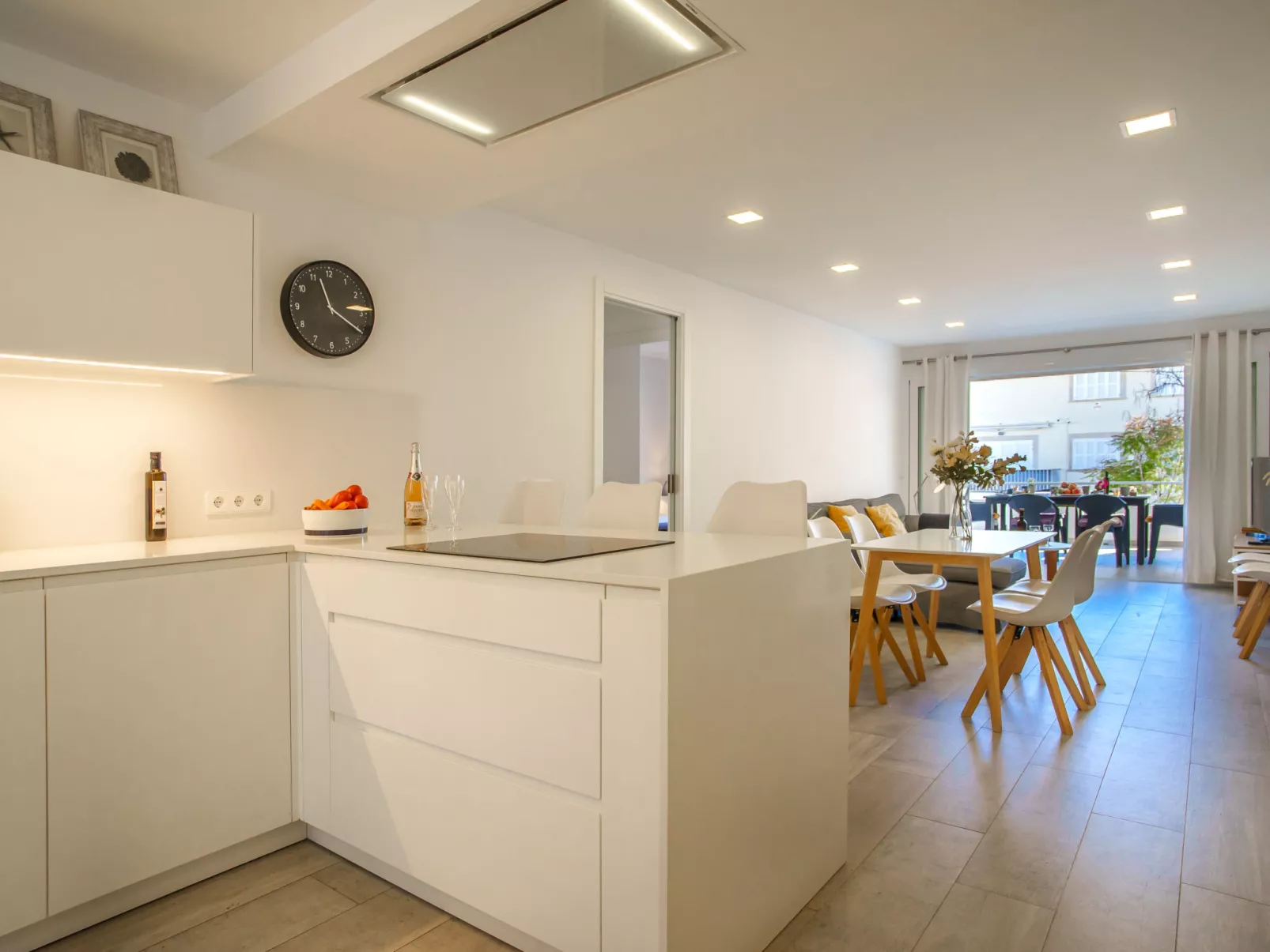 Bon Sol 100m Sandy Beach-Inside
