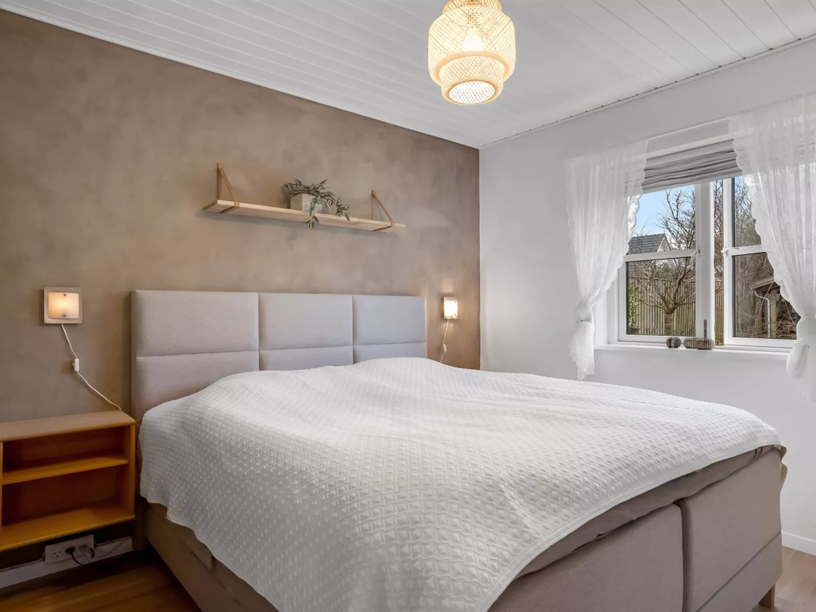 "Brune" - 330m from the sea-Drinnen