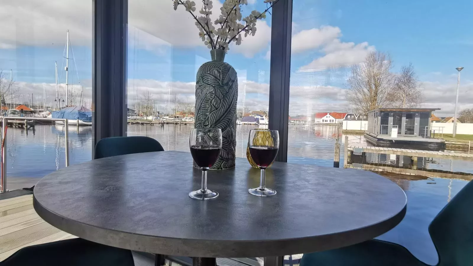 Floating in Heeg-Dining room