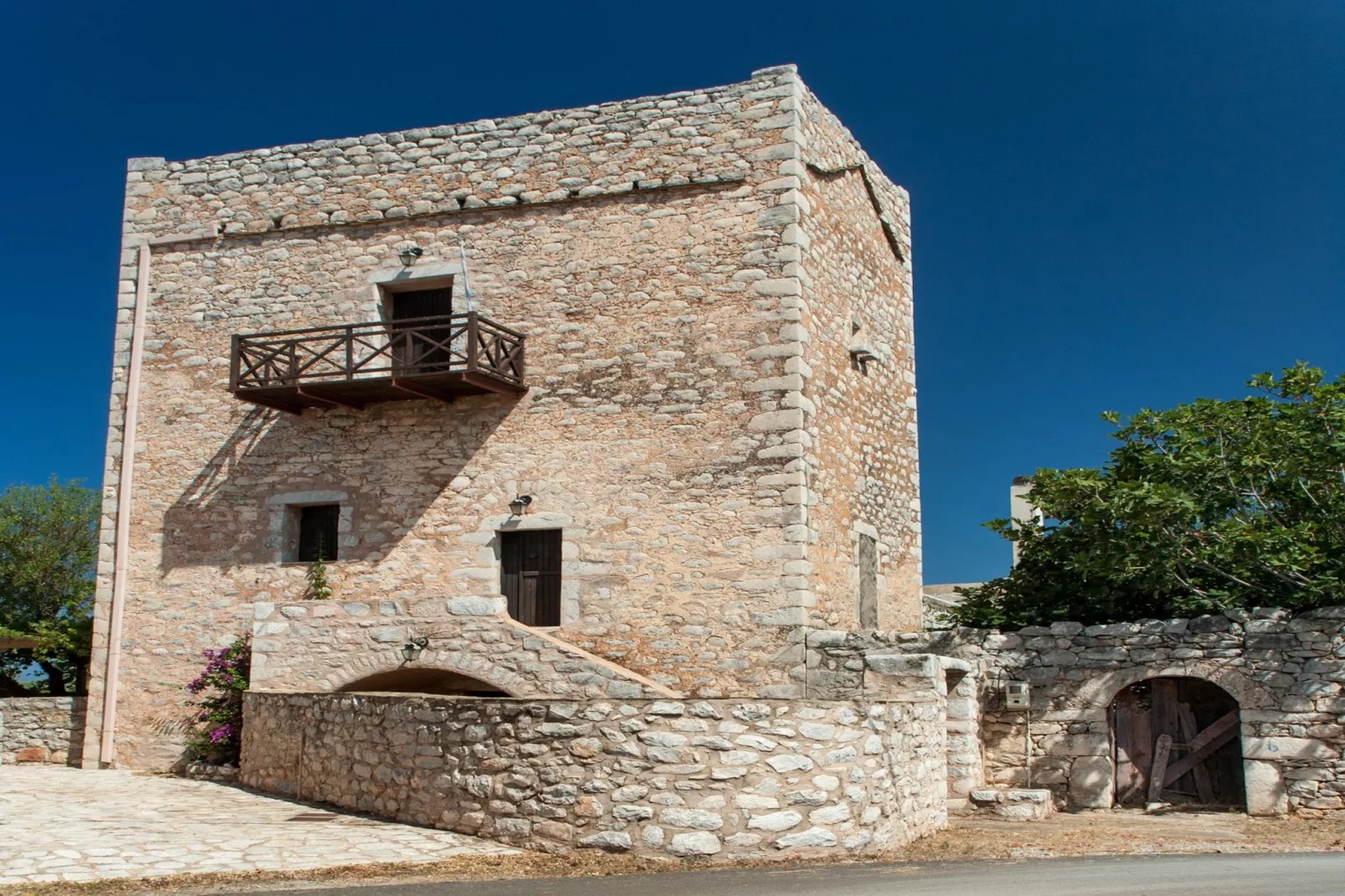 Toxotis 3 - Studio for 2-Exterior summer