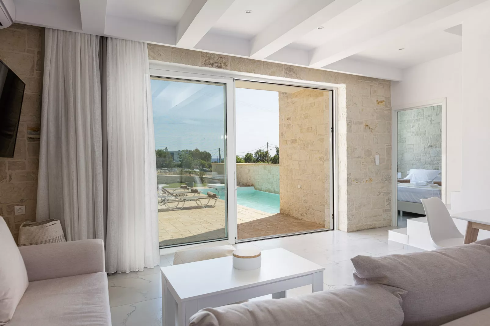Mythos 3-Salon