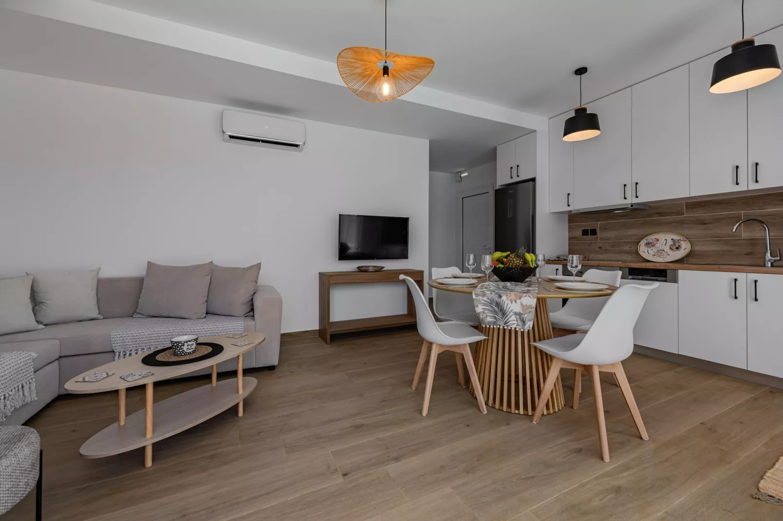 Mythos 5-Living room