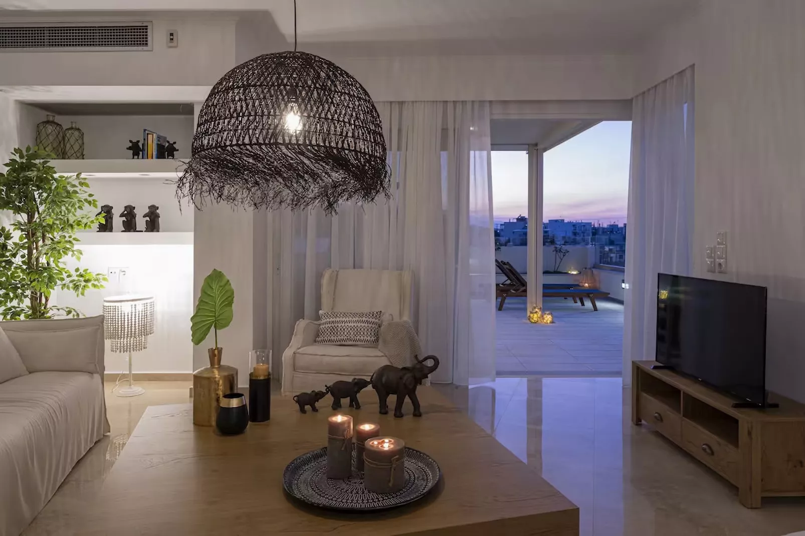 Helen Luxury Holiday House With Sea View-Living room