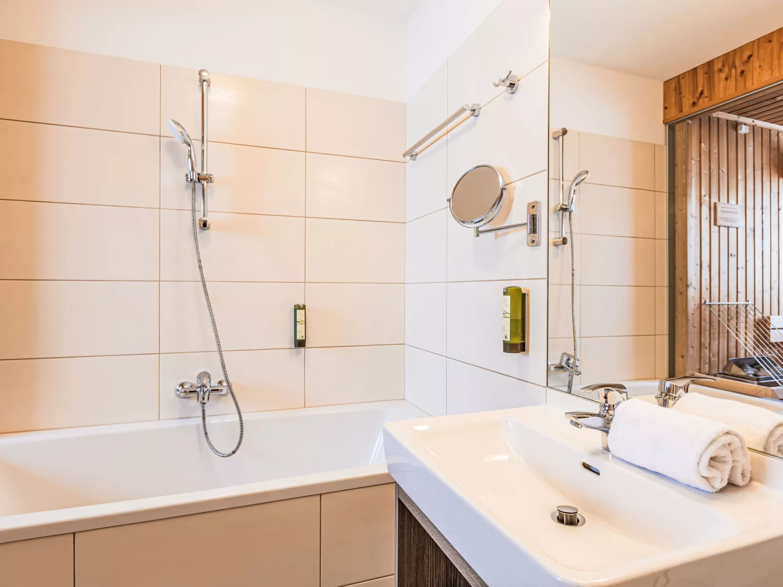 Mit 2 Schlafzimmern und Sauna-Inside