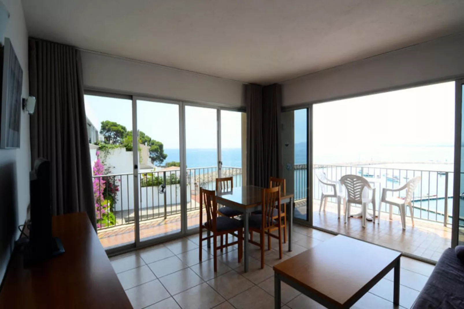 Appartements à L'Estartit-Dining room