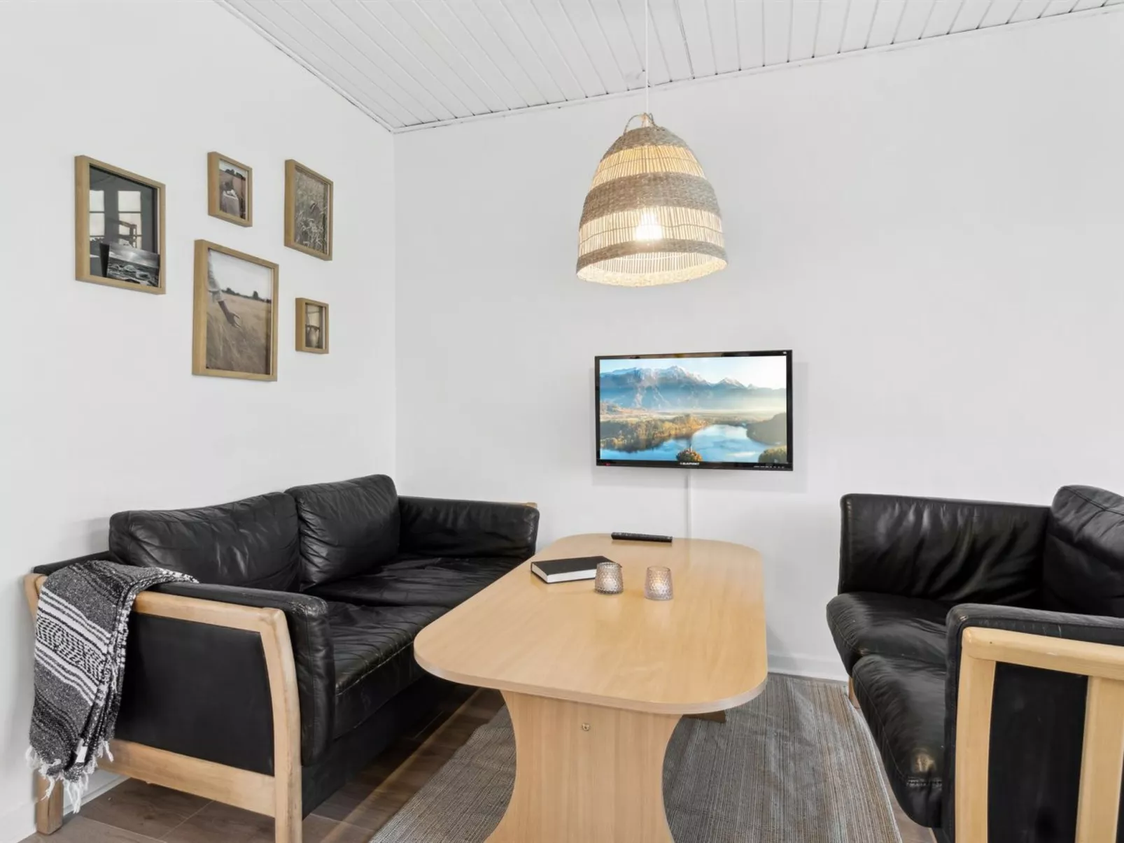 "Kate" - 300m from the sea-Inside