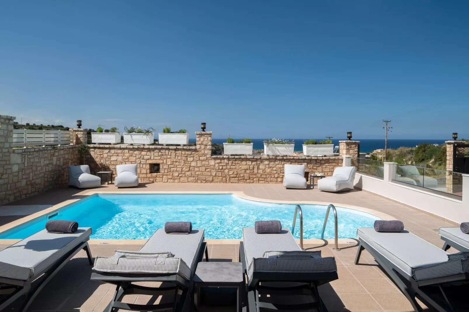 Zen Chic-Pool