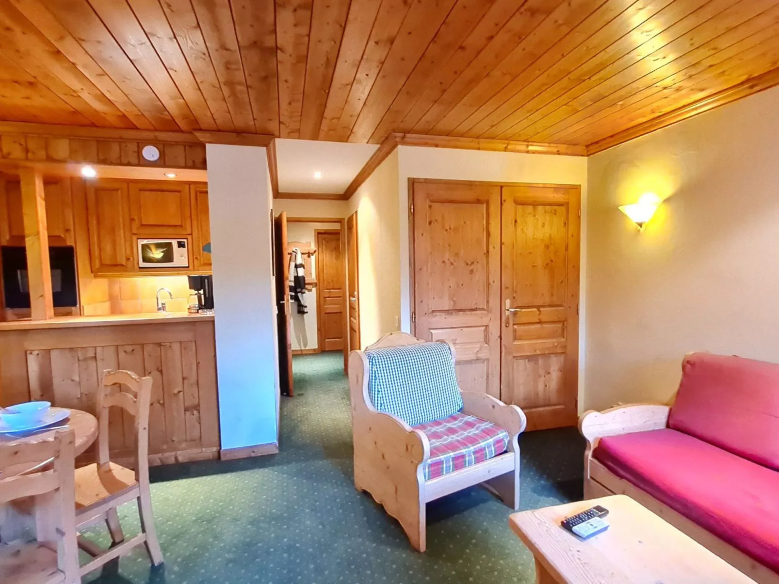 Alpina Lodge-Inside