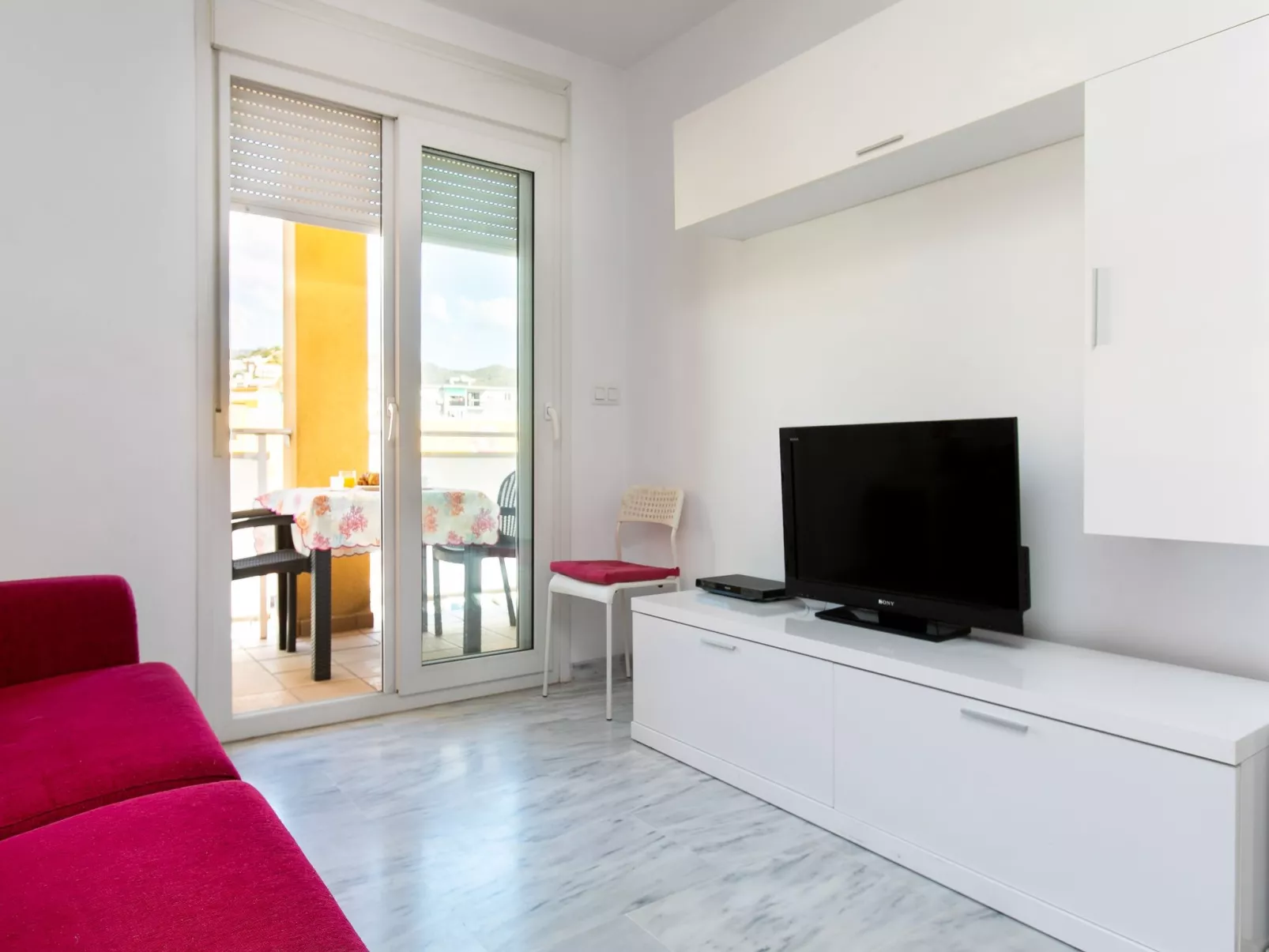 Sunny apartment-Inside