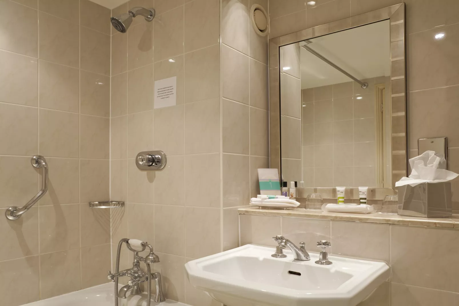 Classic Double  Staines ex Mercure-Bedroom