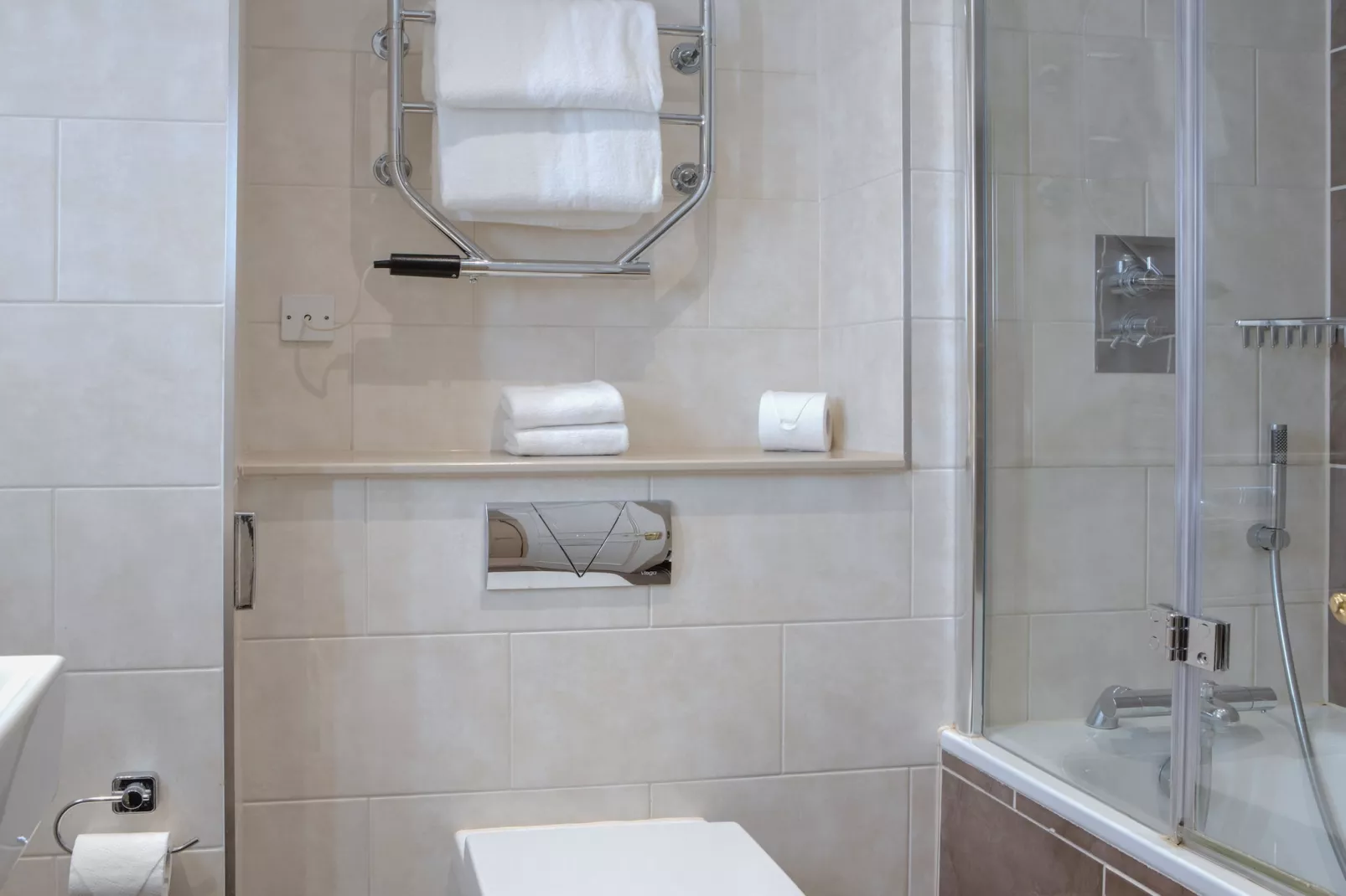 Standard Double ex Mercure Boxhill-Bathroom