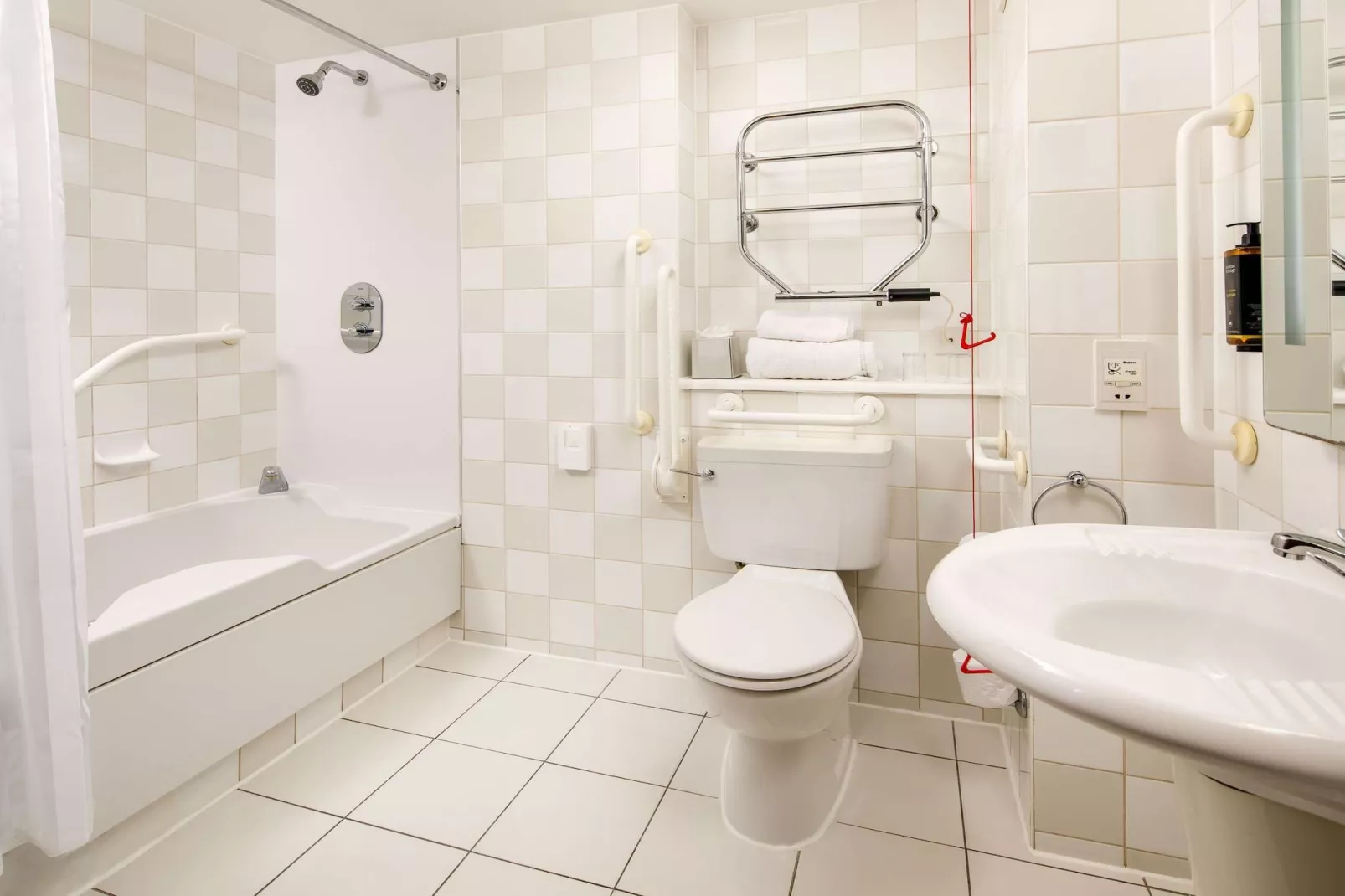 Classic Double River view Staines ex Mercure-Bathroom