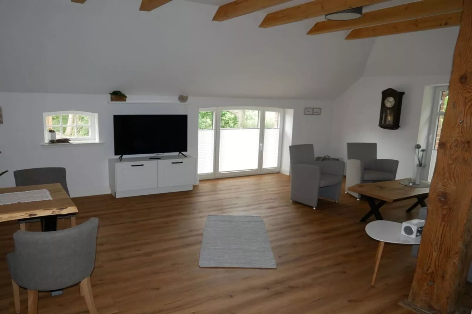 396950-Dining room