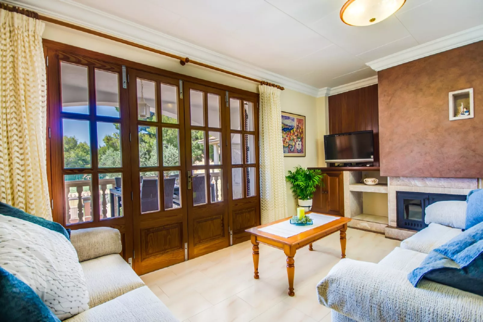 Eden Lago-Living room