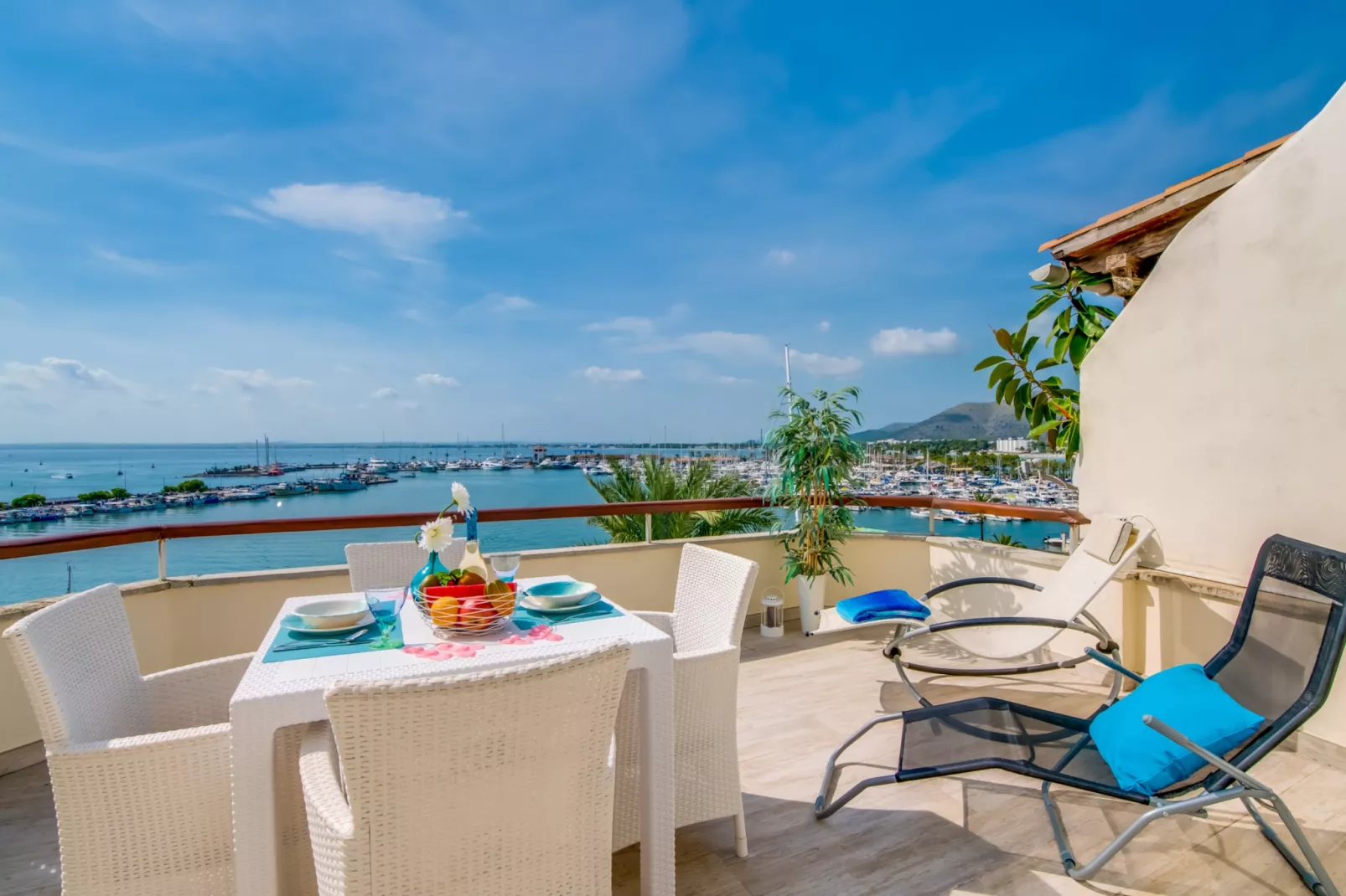 Blue Attic Beach-Terrace balcony
