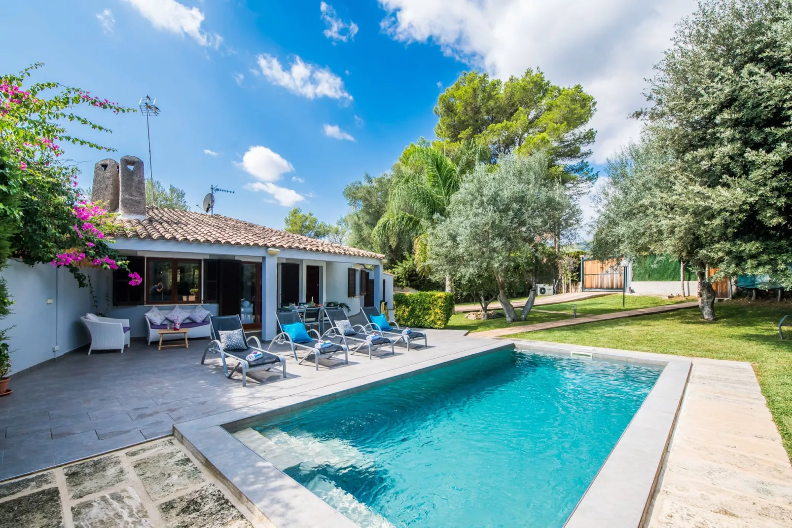 Casa Pequeña-Exterior summer