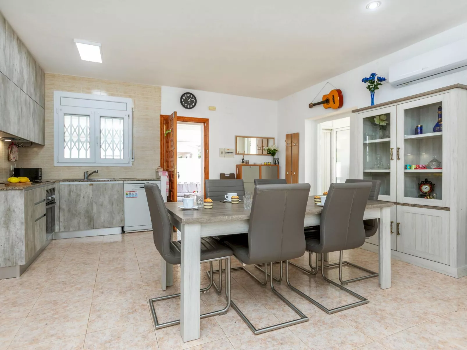 Encanto IV-Inside