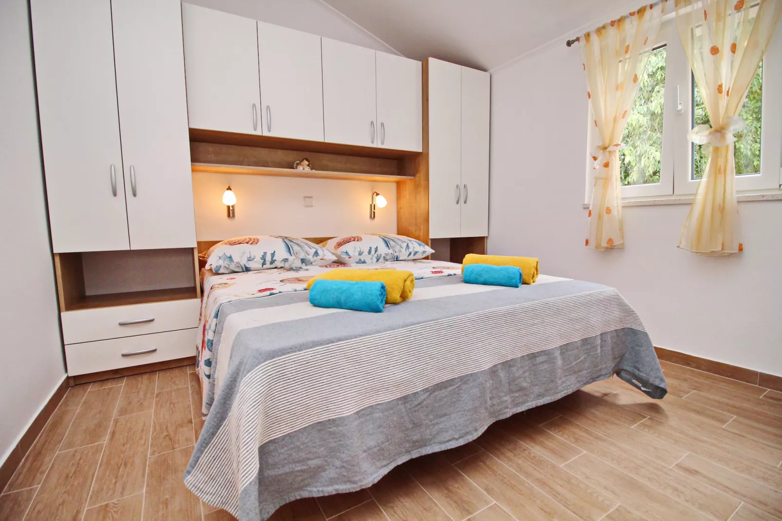 Apartments Memunić - Standard One Bedroom Apartment with Partial Sea View (NOVI)-Bedroom
