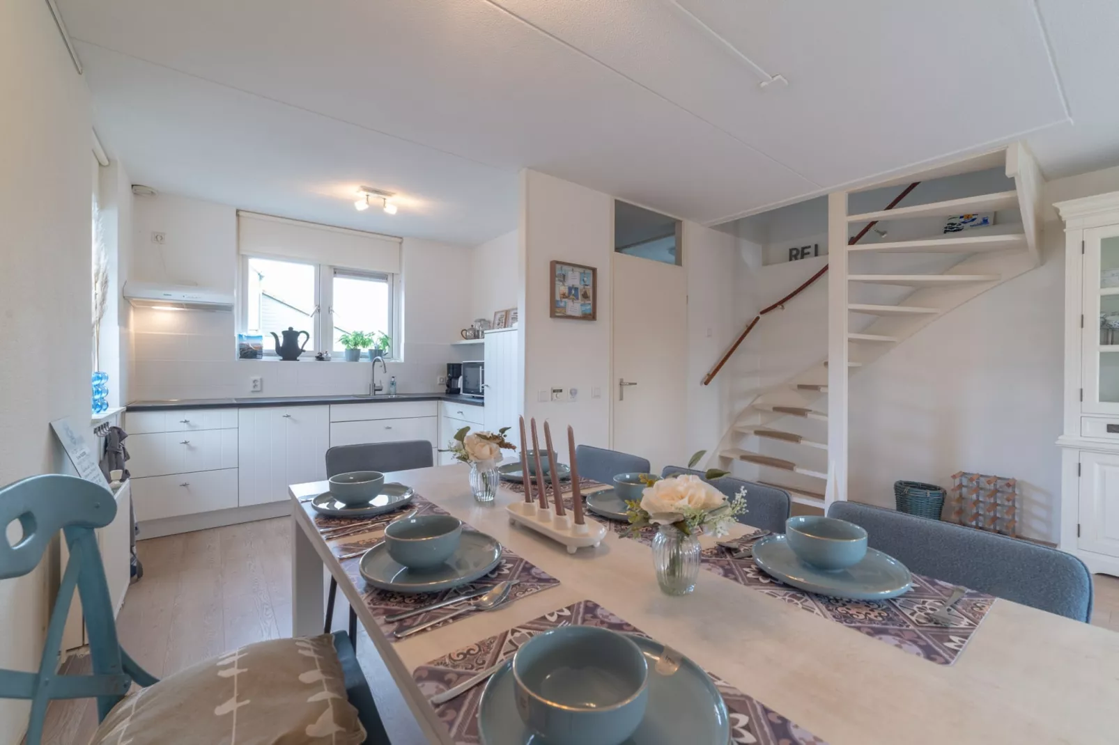 Villapark De Oesterbaai 63-Esszimmer