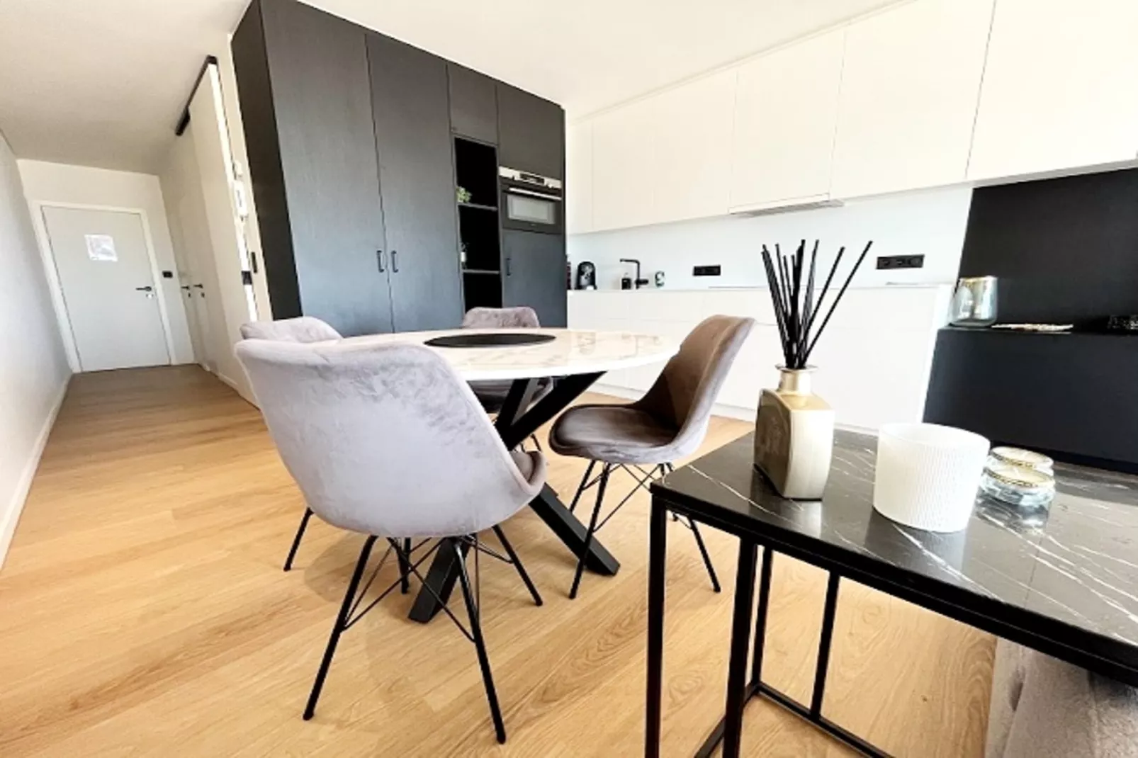 RESIDENTIE CALIFORNIA E4-Dining room