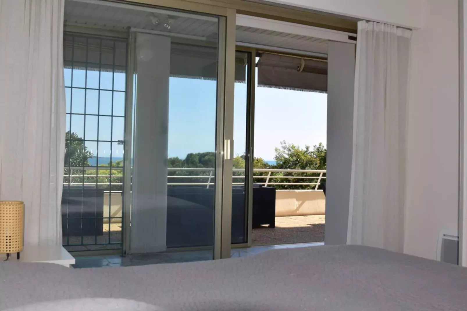 Vue Mer à Golfe-Juan Proche Cannes Plage et Garage-Reception hall