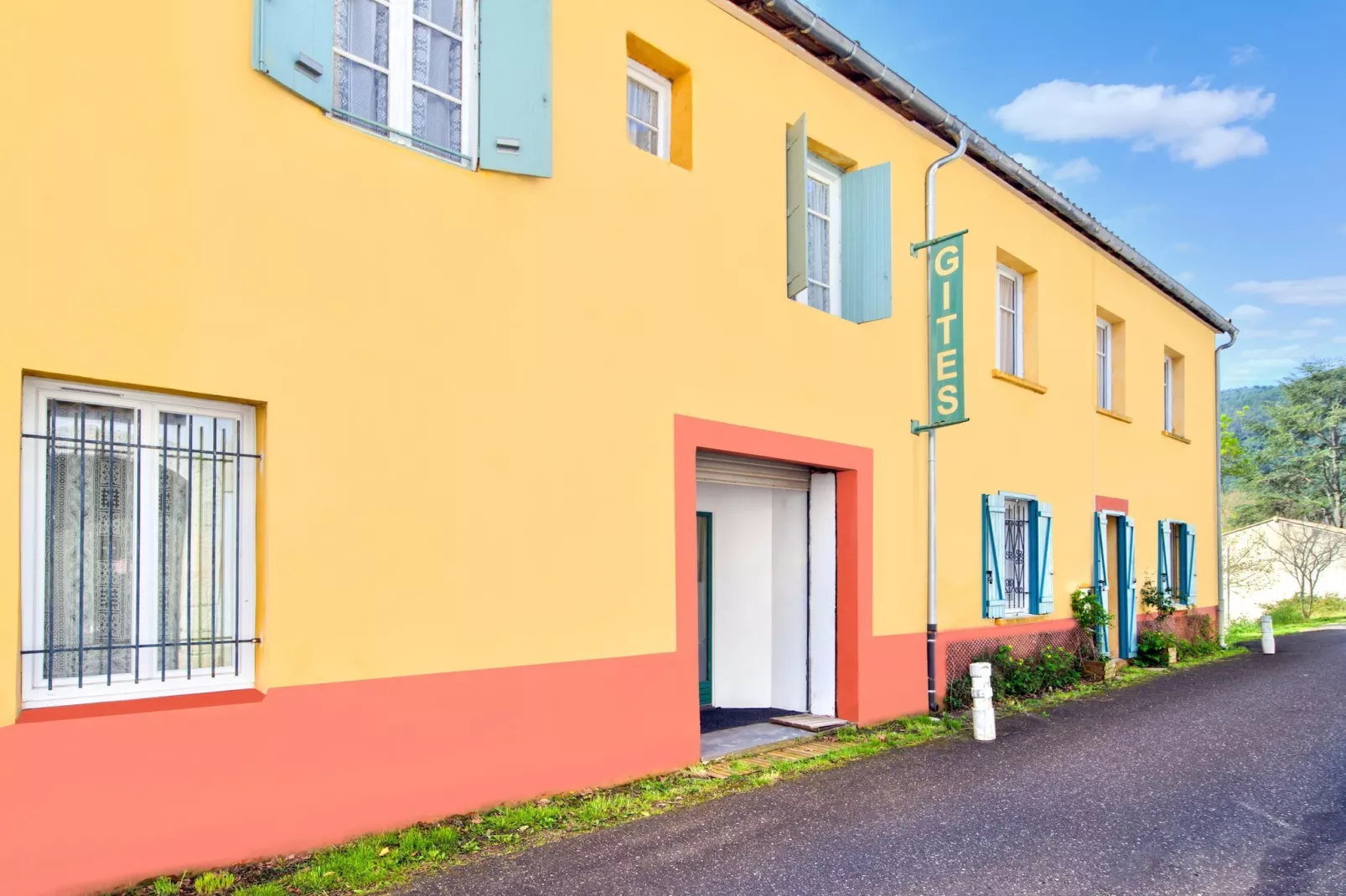 L'Atelier des Fileuses-Exterior summer